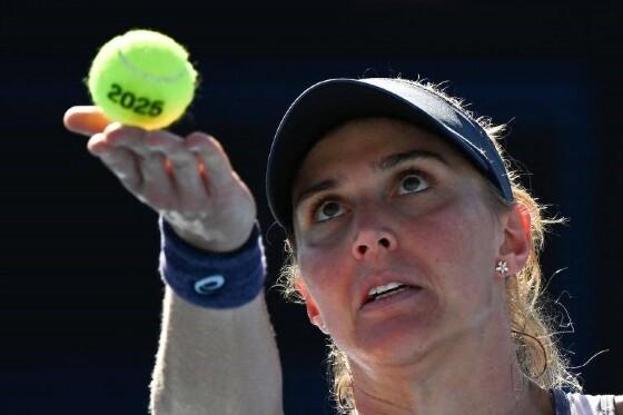 Bia Haddad durante partida no sábado (18), quando caiu no individual do Australian Open 